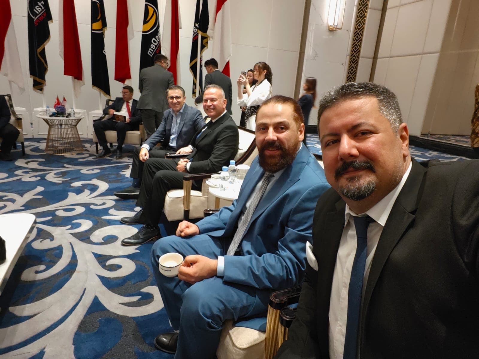 Kurum temsilcilerinin forum oturumunda ticari gündemi takip ettiği an
